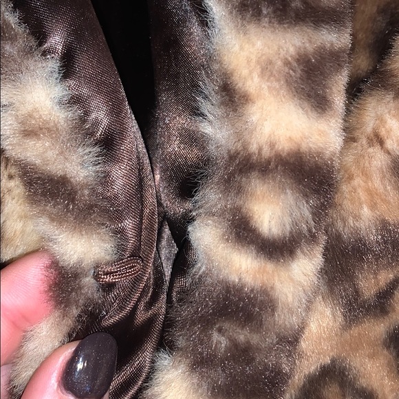 Cheetah leopard print fuzzy jacket - Picture 3 of 6